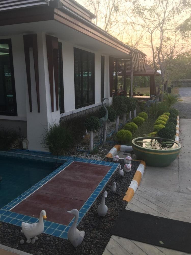 Grand Lopburi Hotel Exterior photo